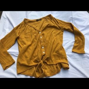 Cute mustard color top